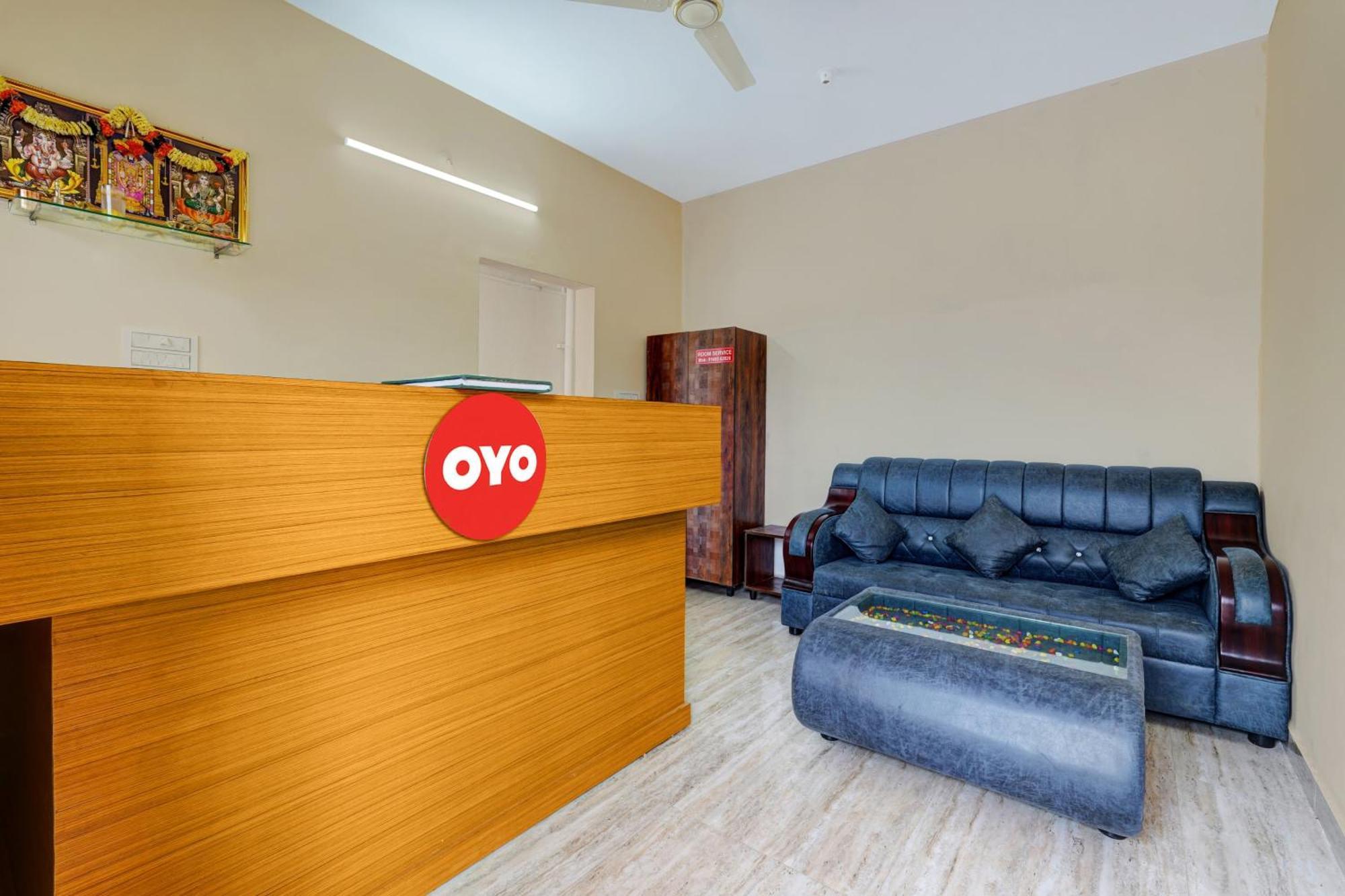 Oyo Flagship Shri Sai Palace Hotel Kumbalgod Exterior photo